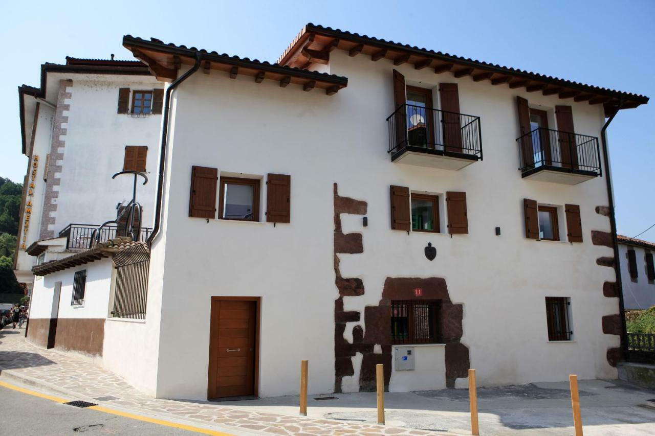 Hostal Ameztia Doneztebe 외부 사진